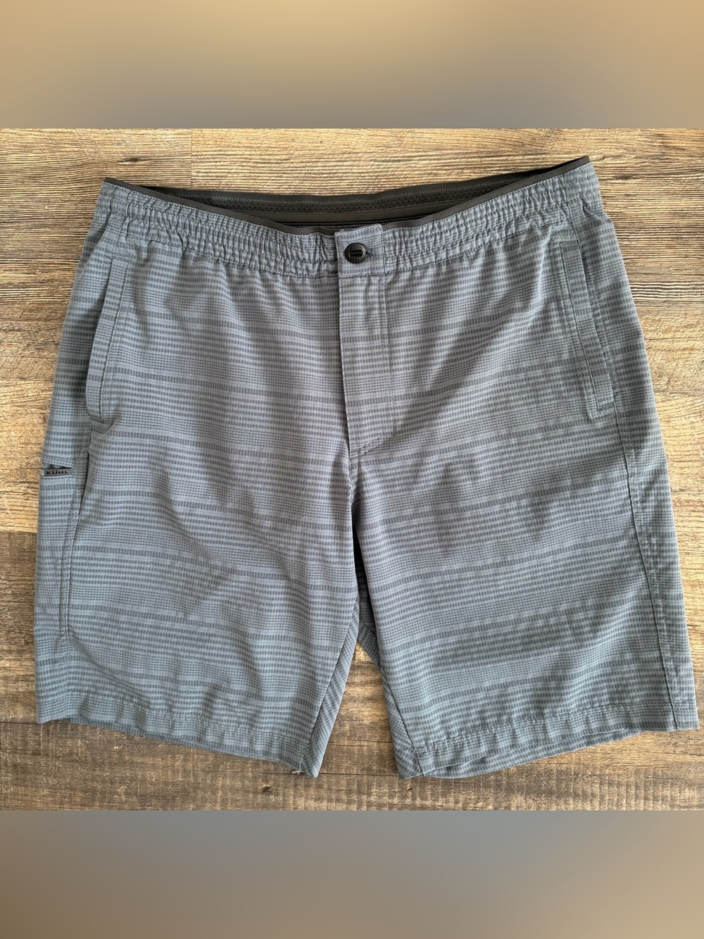 Kuhl Men’s Size Large Upriser Performance Short 9.5” Inseam Charcoal Blue Stripe